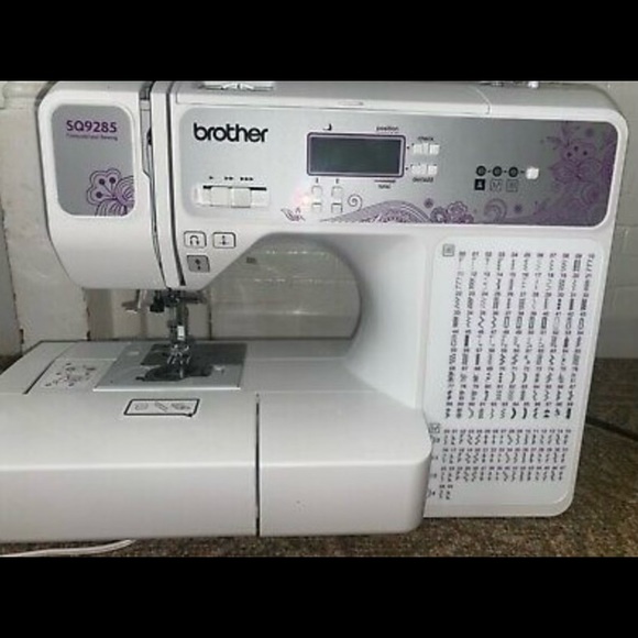 Sewing machine - Picture 3 of 7